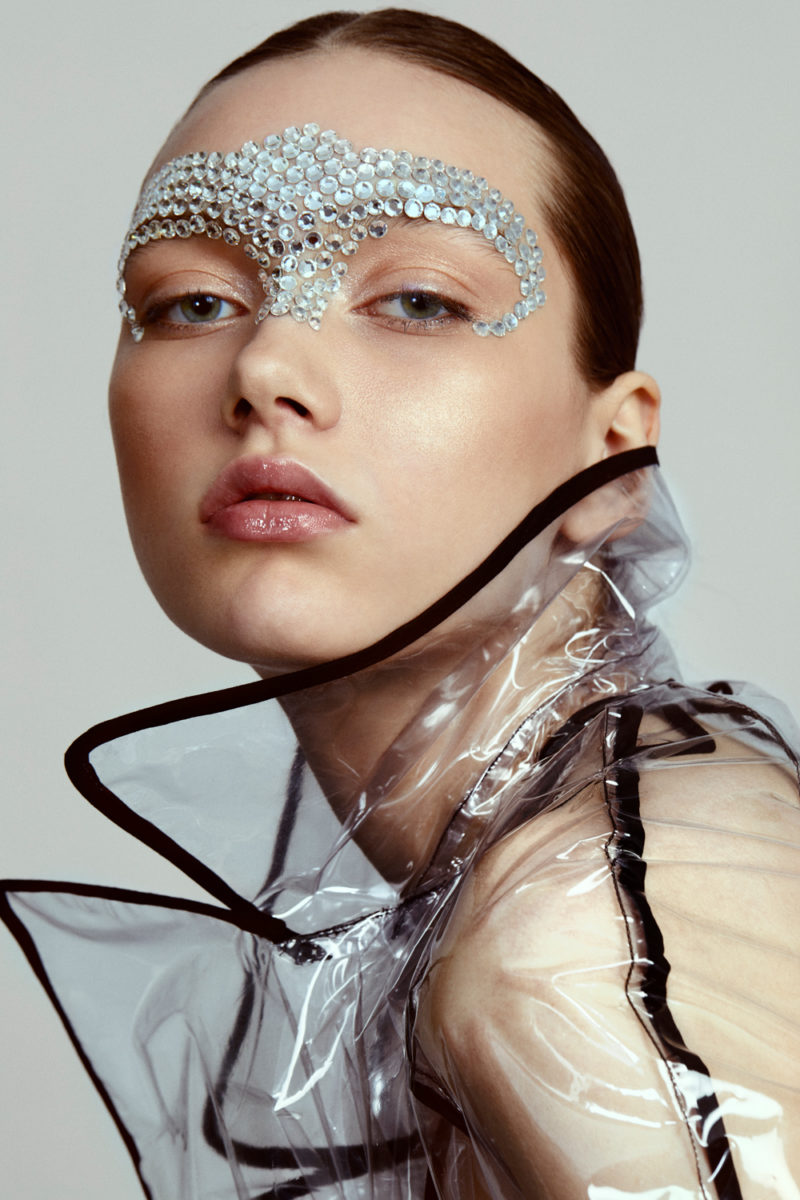 Harpers-BazaarArabia_LidiaEstepa_02